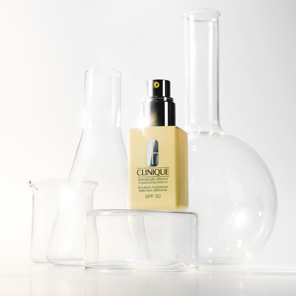 Dramatically Different Moisturizing Lotion SPF 50_192333242780_Clinique-6