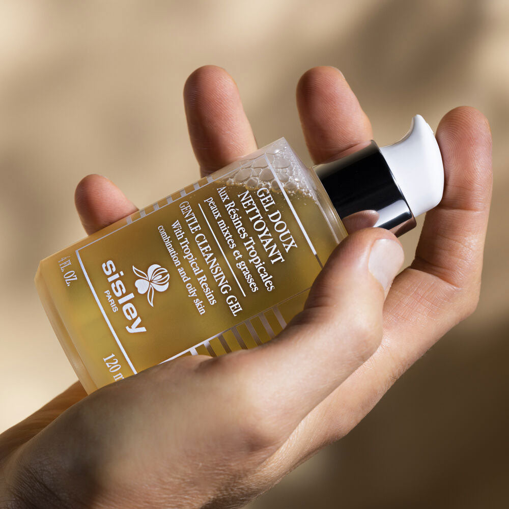 Gel Doux Nettoyant Aux Resines Tropicales_3473311415707_Sisley-3