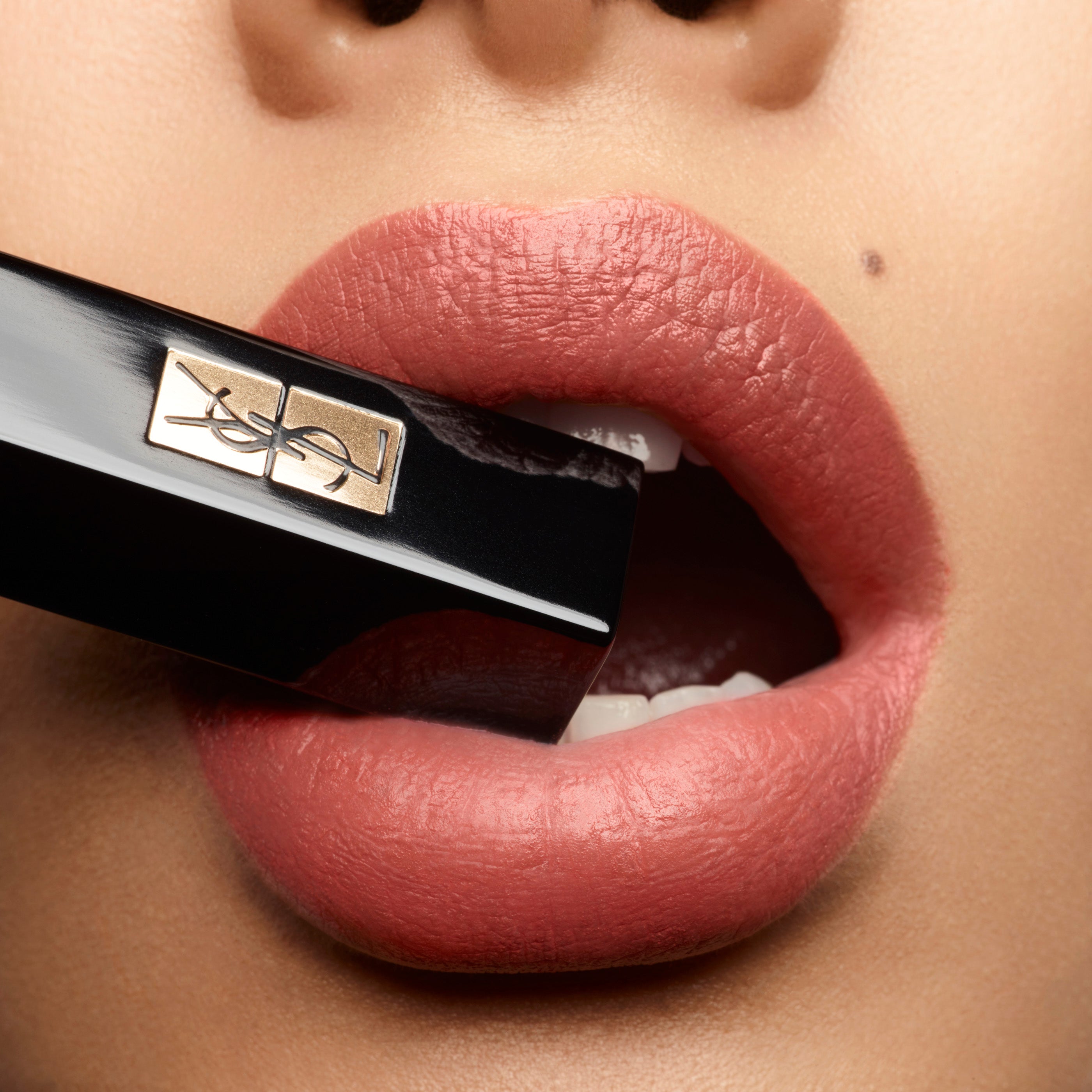 The Slim Velvet Radical Rossetto_3614273360999_Yves Saint Laurent-3